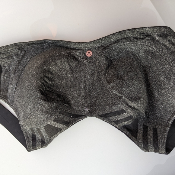 Livi Plus Size Sports Bra - Picture 8 of 10